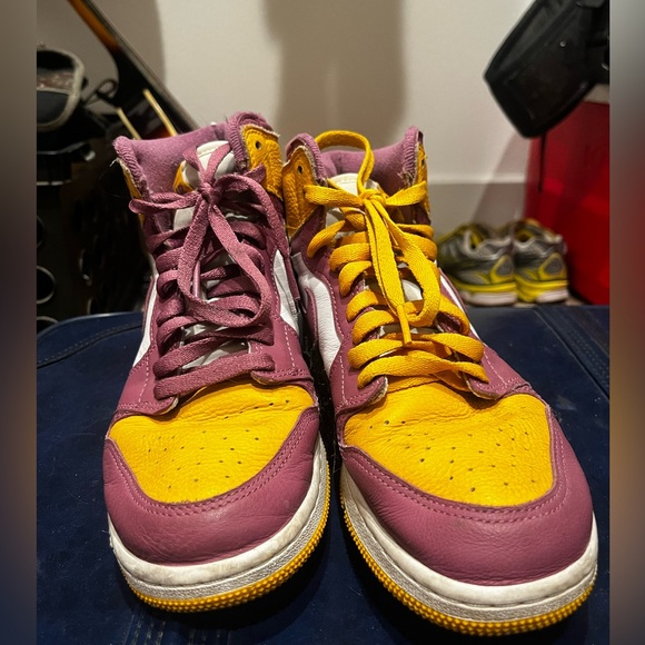 Jordan AJ1 Brotherhood. Looking to sell quickly. Absolute beaters. - Picture 1 of 5
